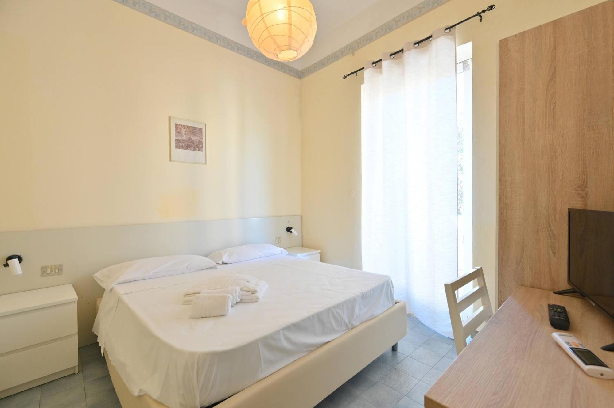 Hotel Diana - &
