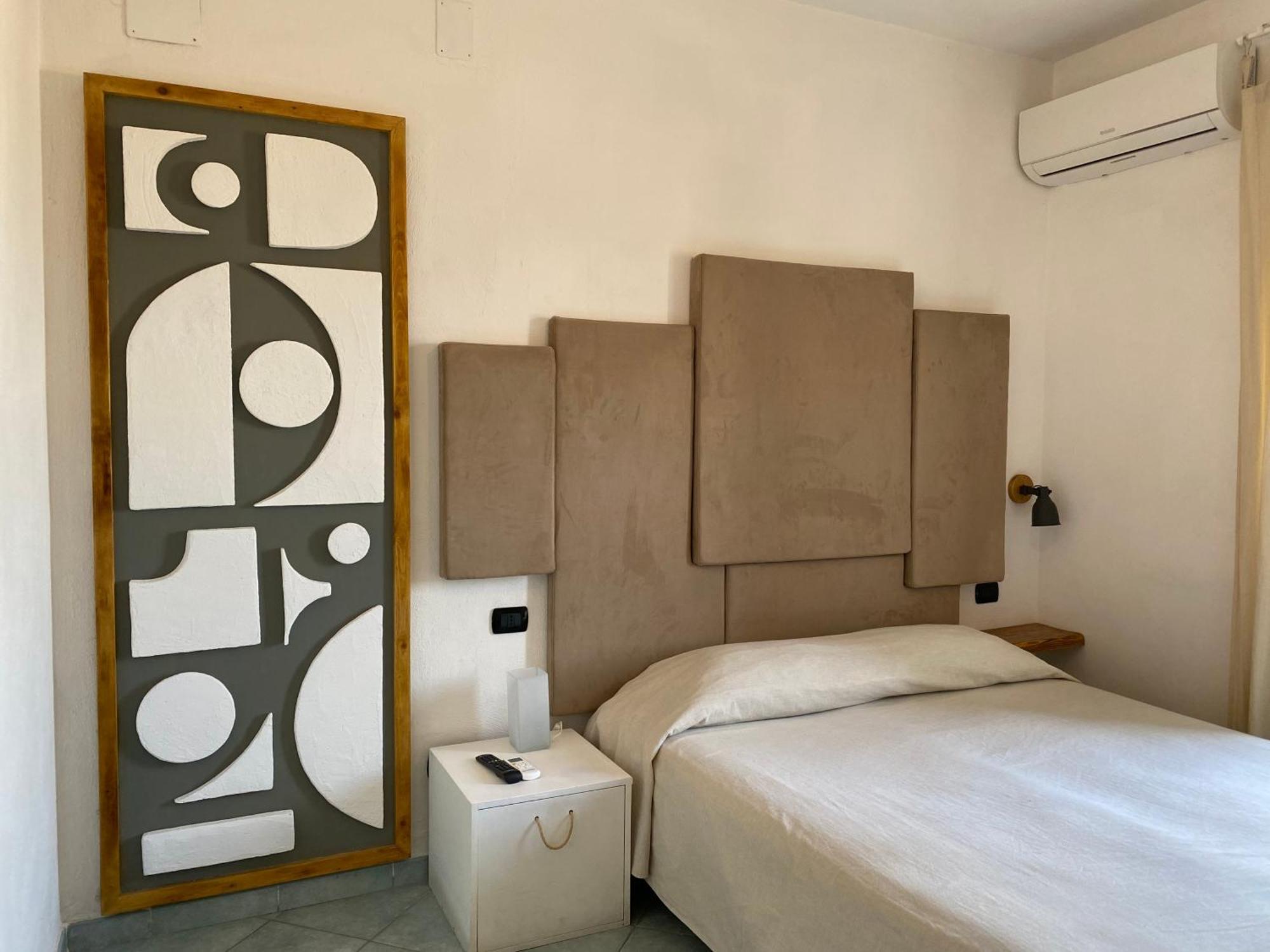 Hotel Black Market