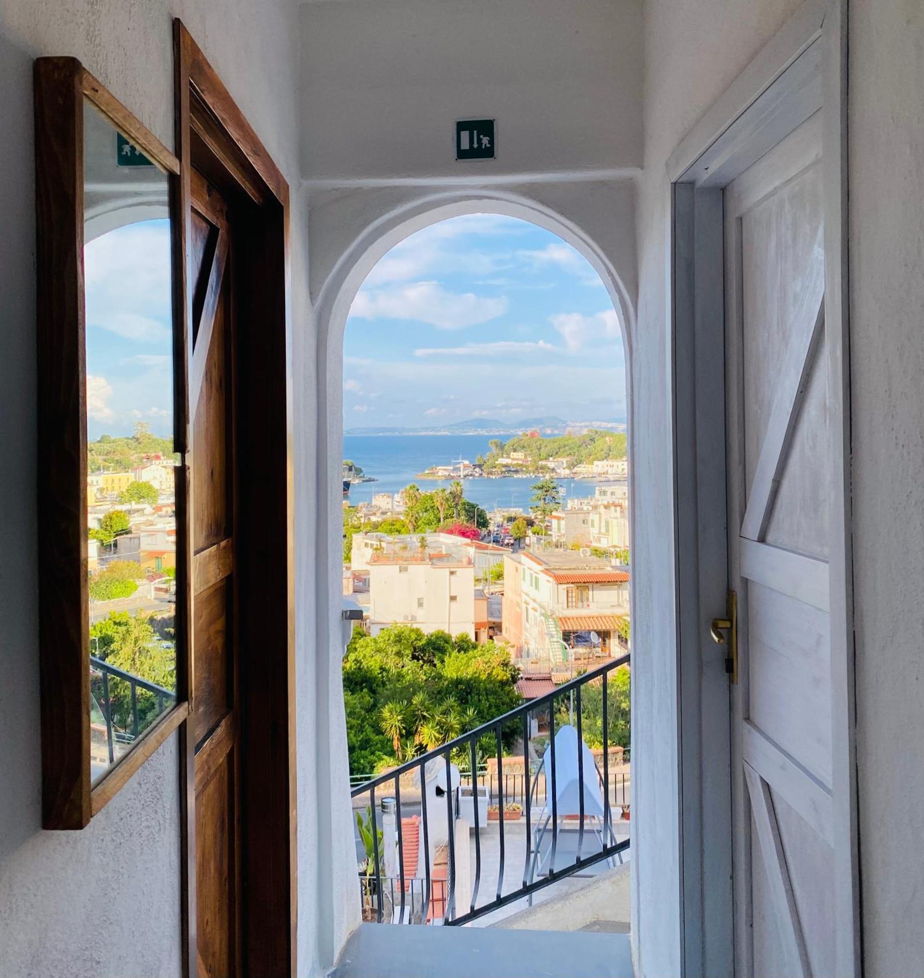 Black Market 3* Ischia