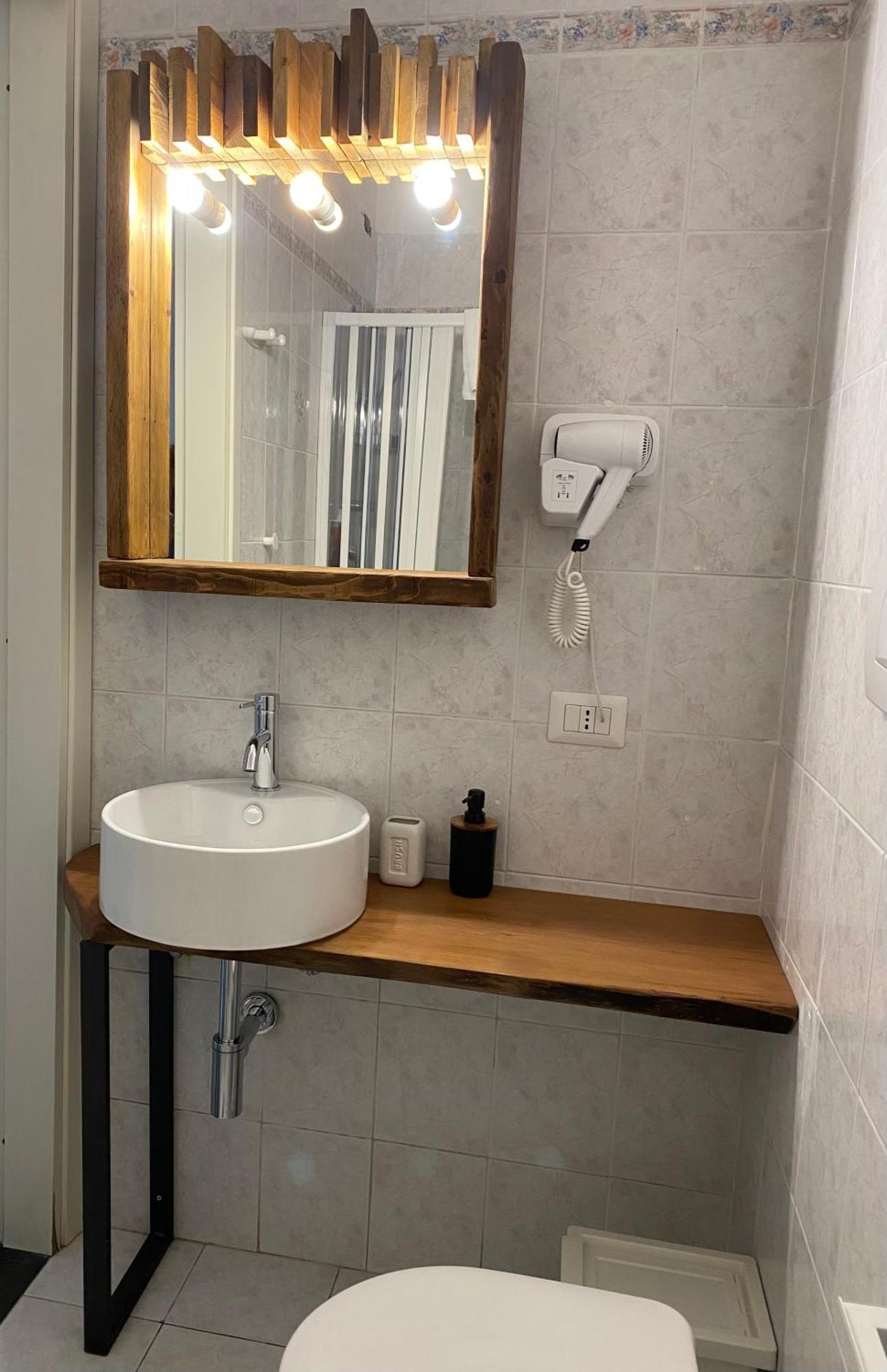 Hotel Black Market 3*