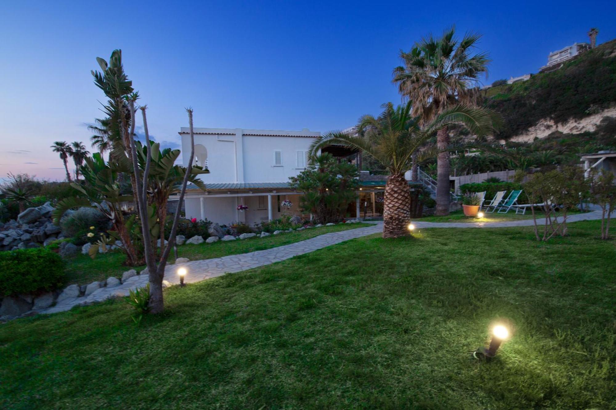 Al Mare Famiglia Calise Holiday home *