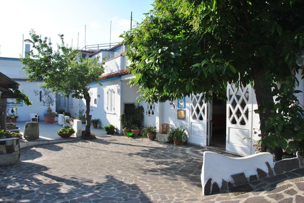 Country Club Hotel