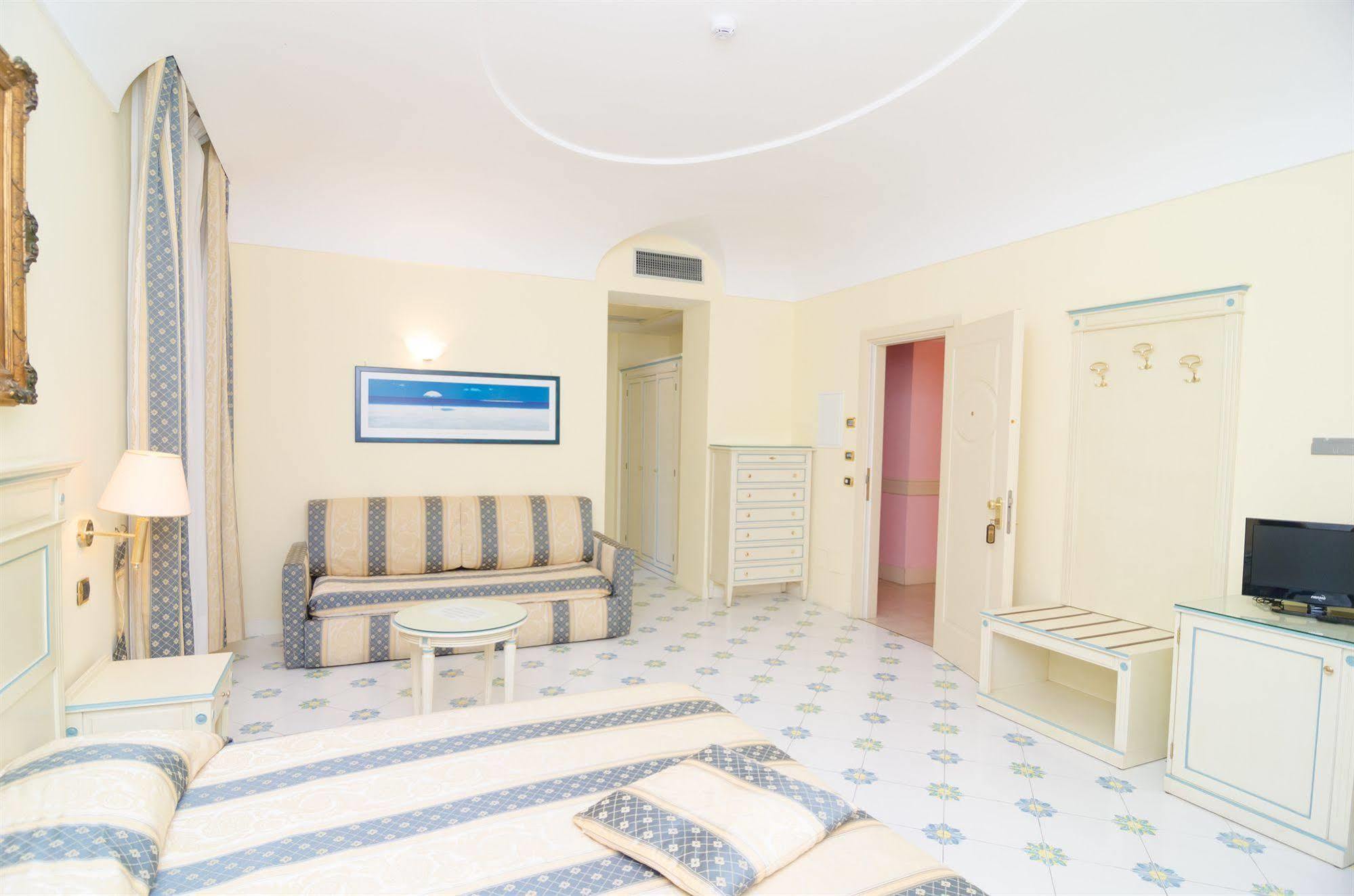 Flora Wellness & Beauty Hotel 3*