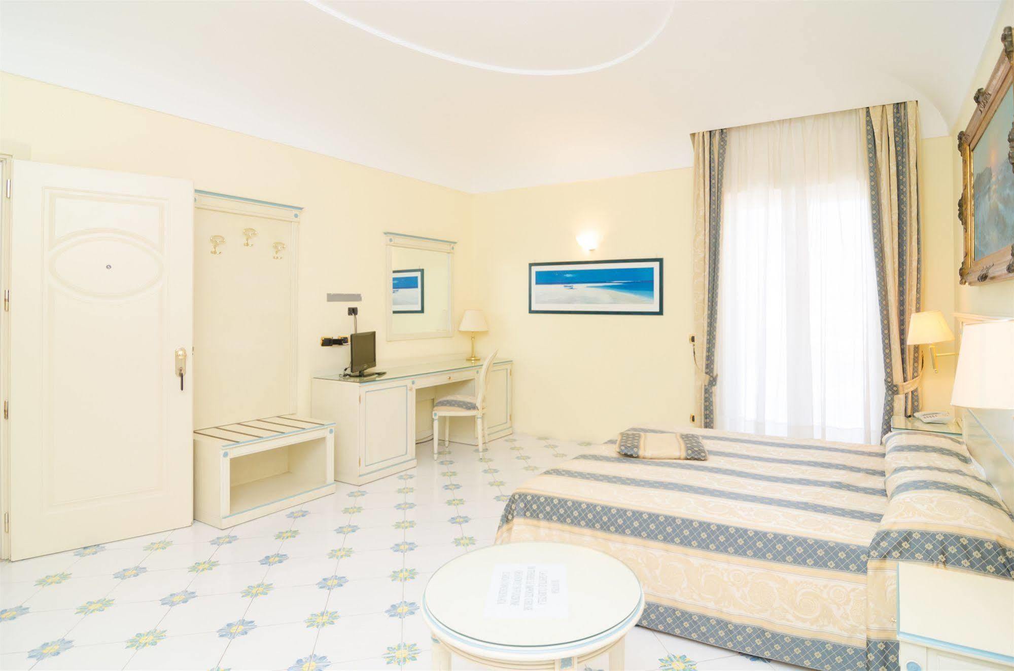 Flora Wellness & Beauty 3*