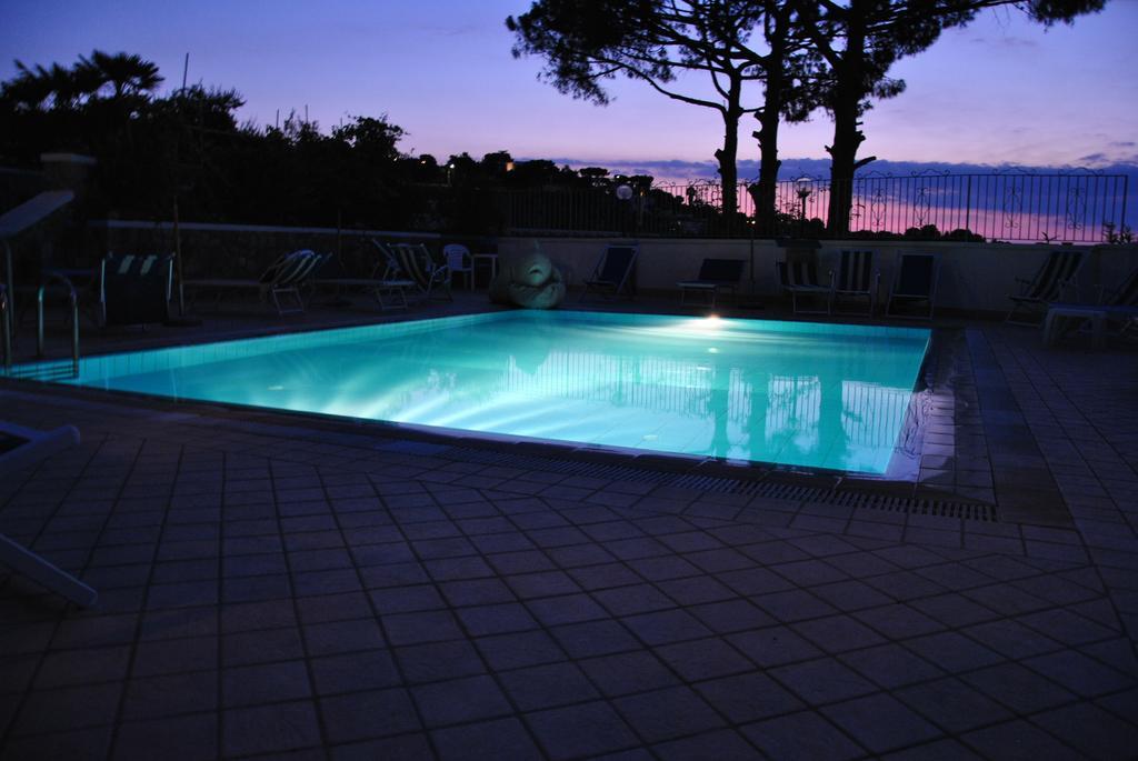 Country Club Hotel 3*