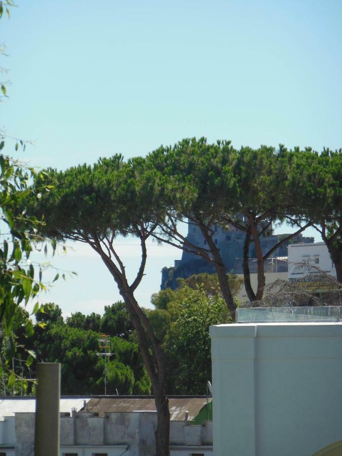 Vittoria * Ischia