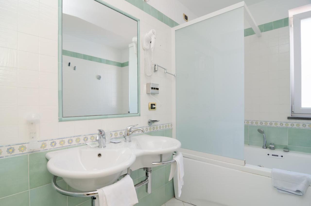 Flora Wellness & Beauty Hotel 3*