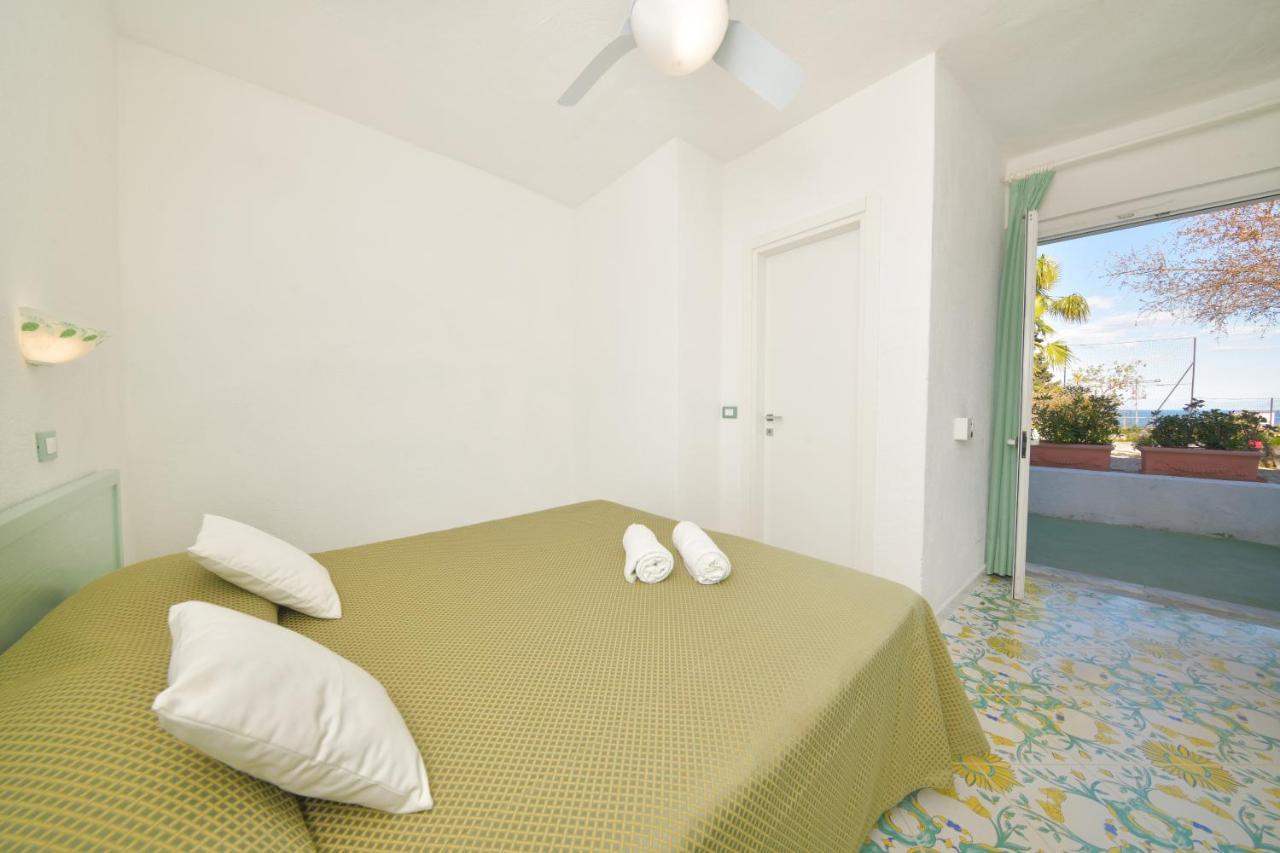 Hotel Parco Cartaromana 3*