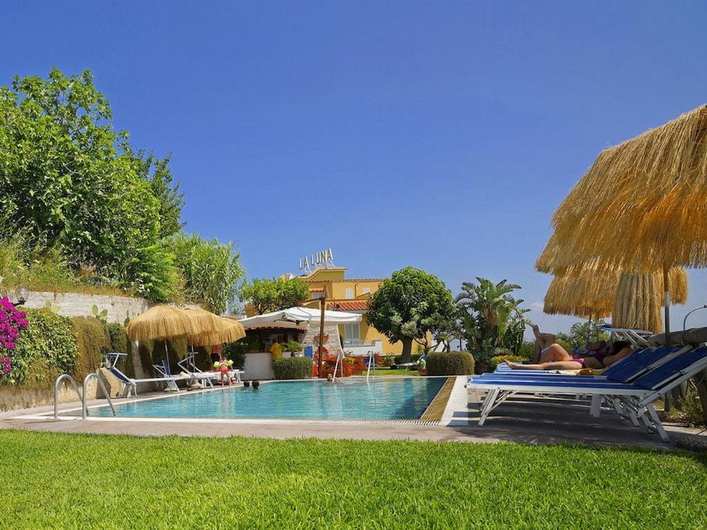 Hotel La Luna 3*