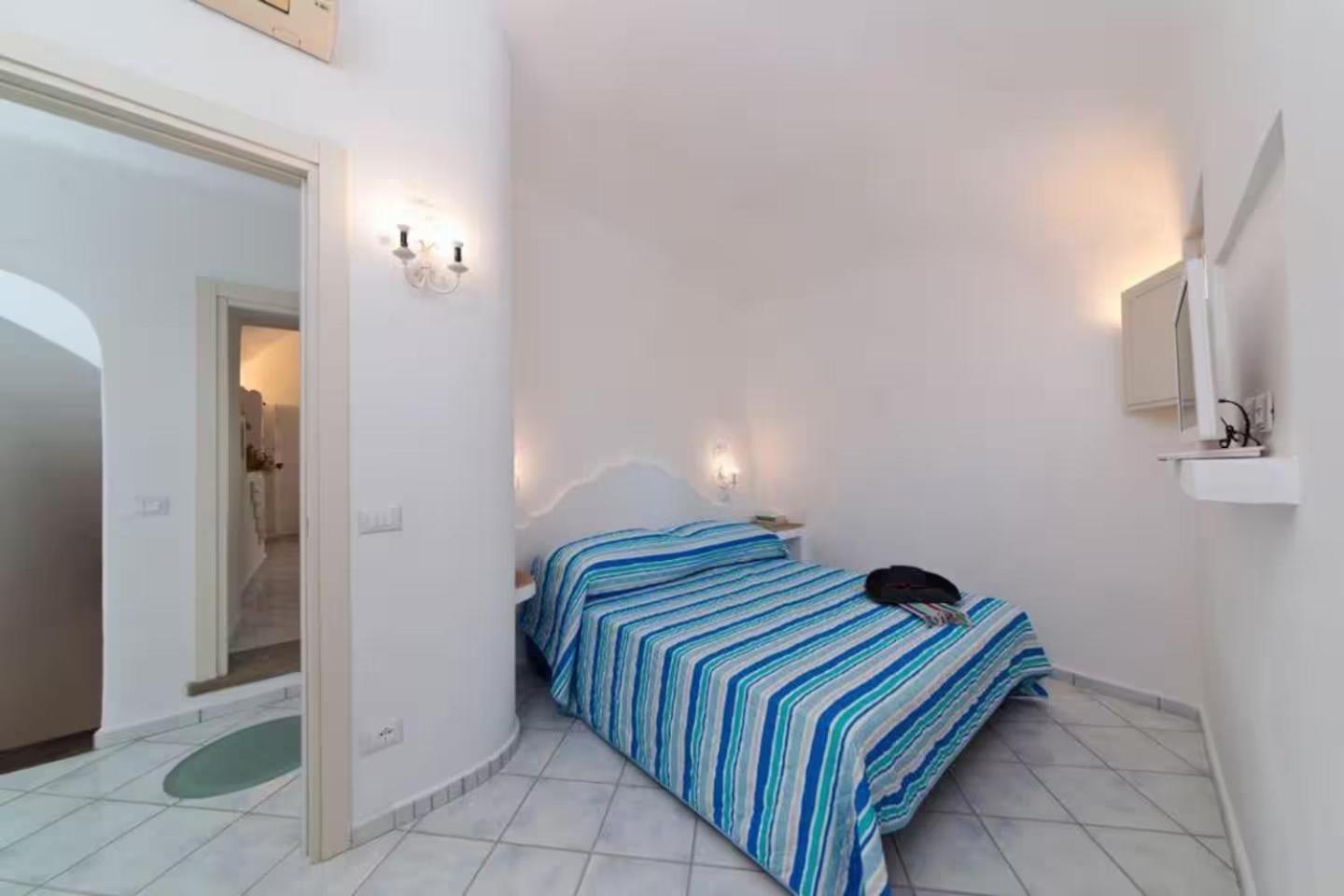 Max E Charlie House Ischia