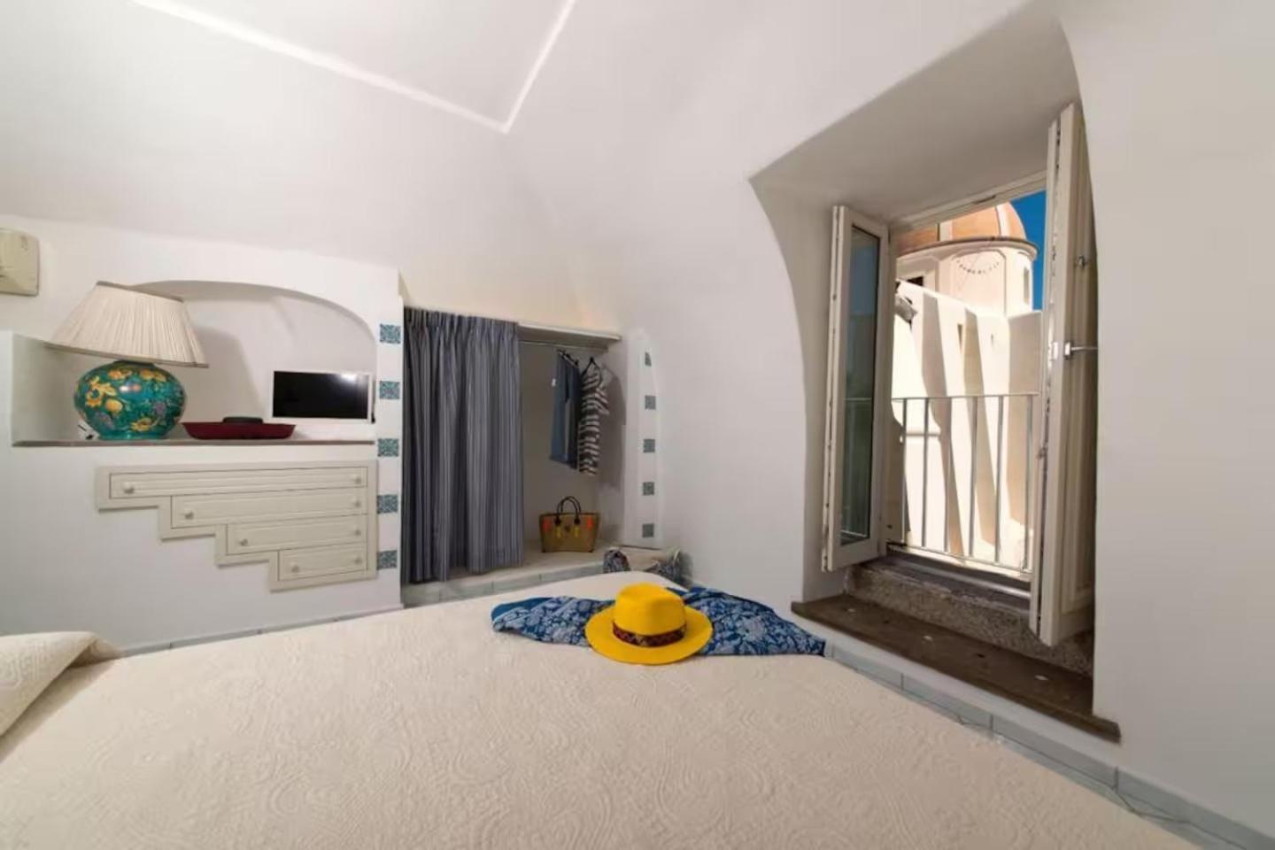 Max E Charlie House Ischia