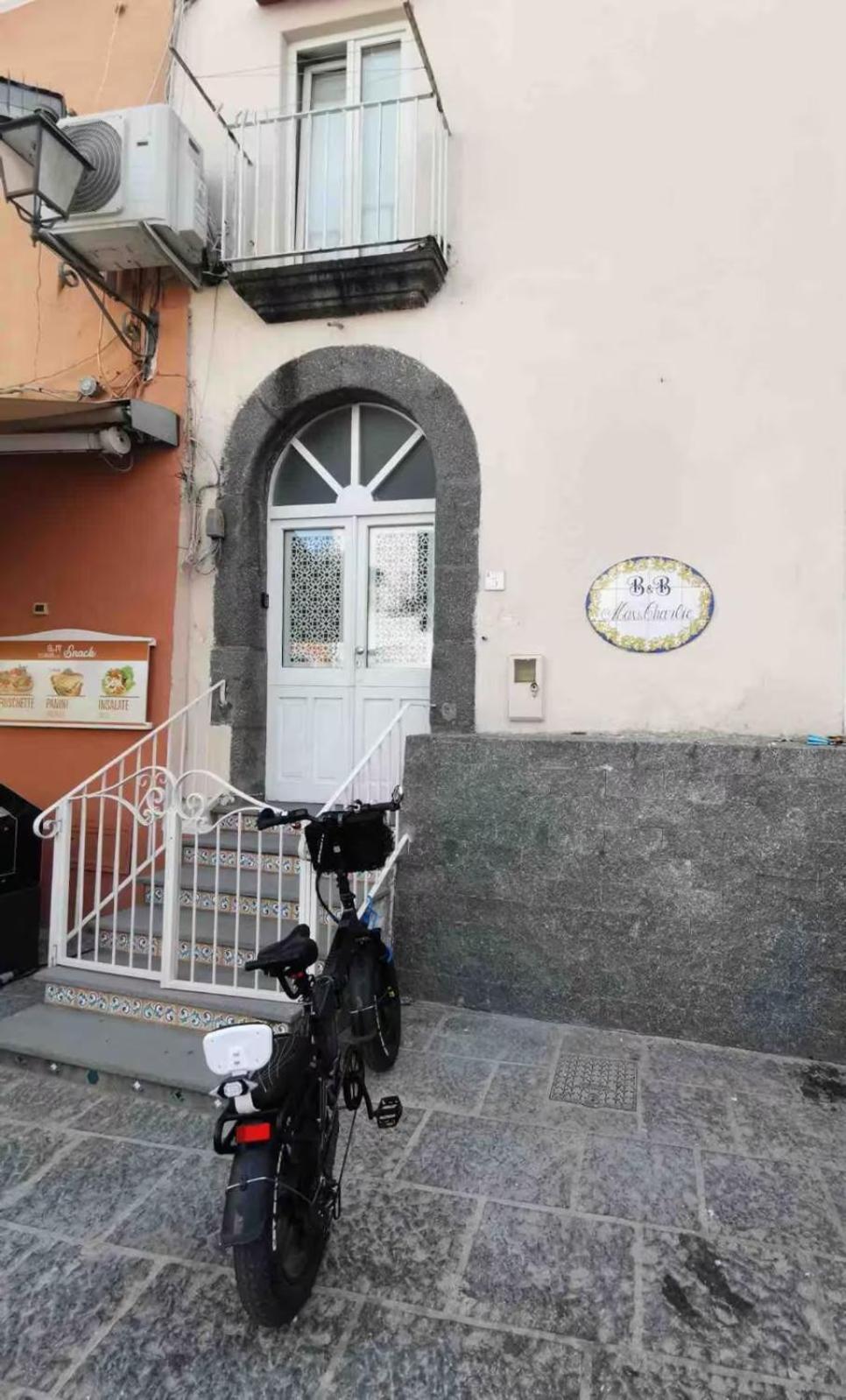 Max E Charlie House * Ischia