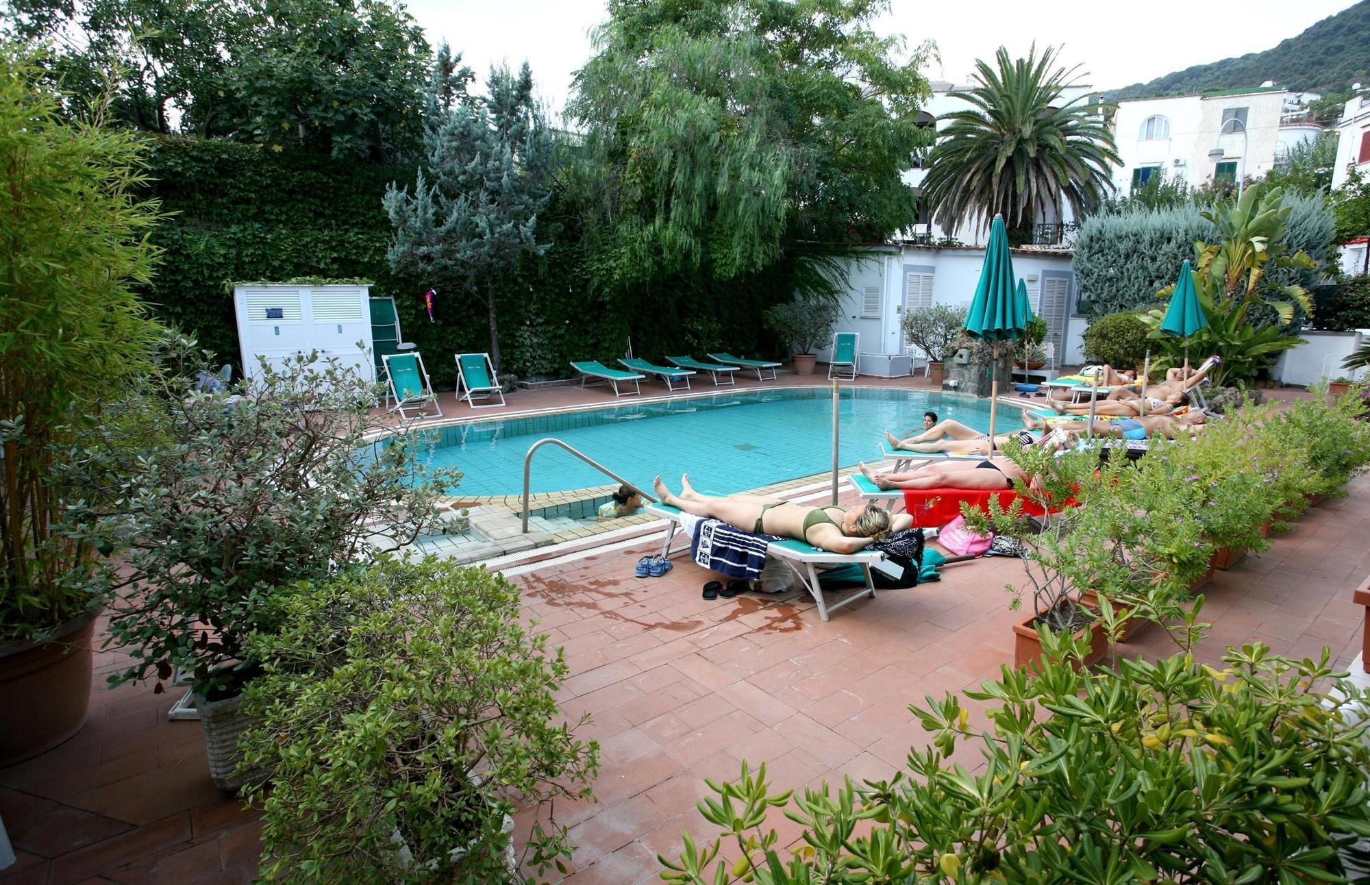Charme La Tina Hotel 3*