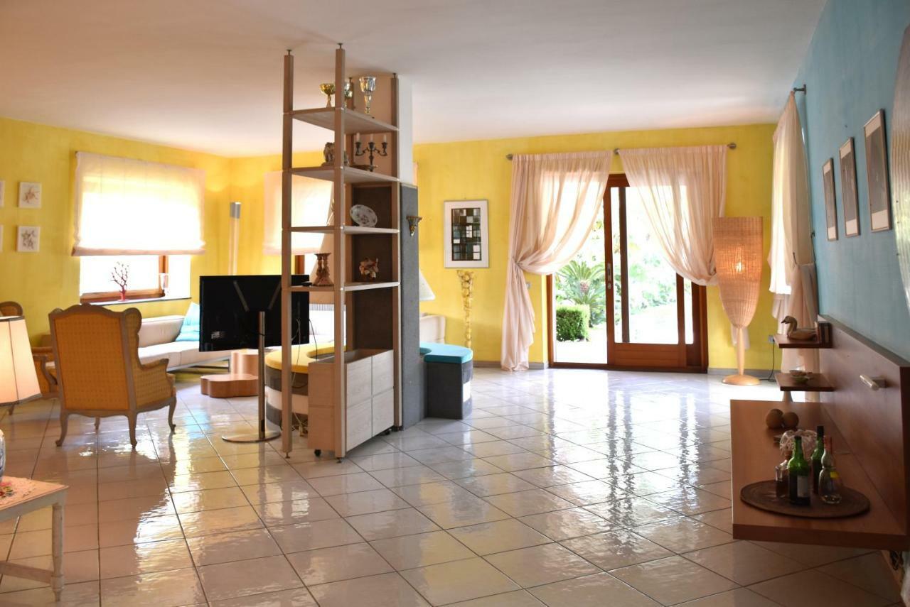 Annalaura Villa *